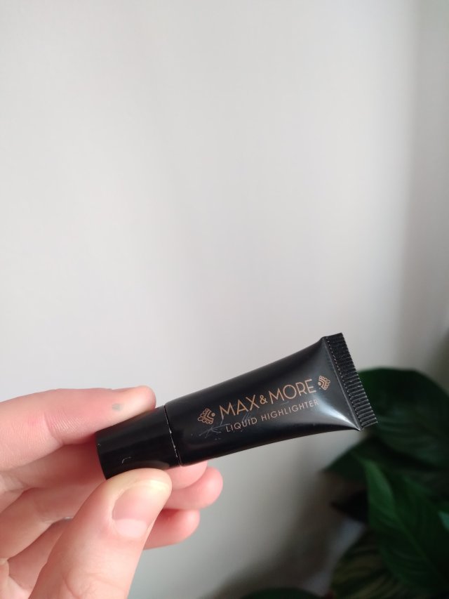 Max&More Liquid Highlighter, Rozświetlacz w płynie 