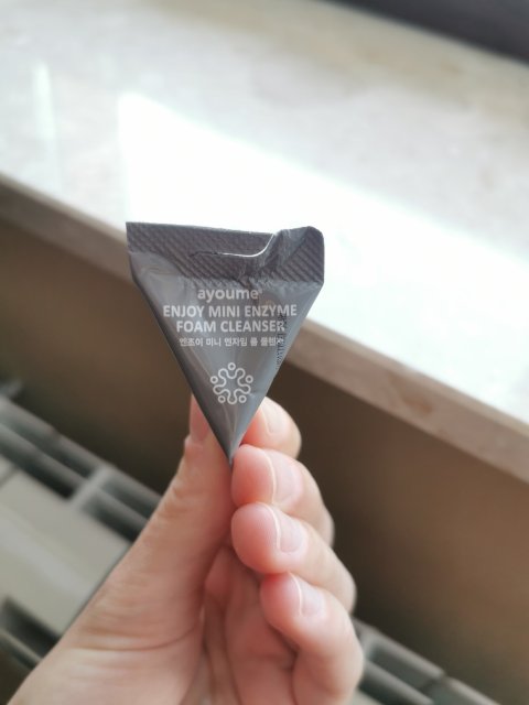 Ayoume Pianka enzymatyczna do twarzy, Enjoy Mini Enzyme Foam Cleanser, Oczyszczająca