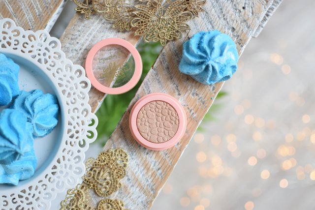 Lovely Gold Digger Highlighter, Rozświetlacz do twarzy