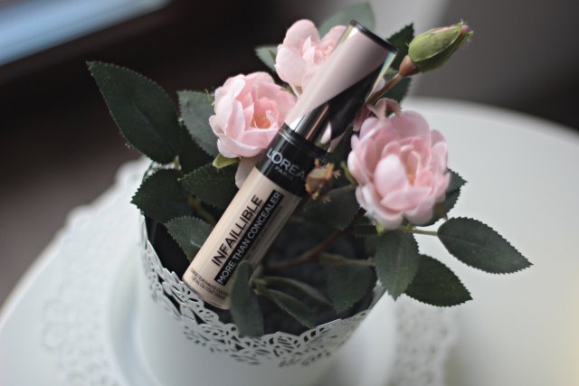 L'Oréal Infallible, More Than Concealer, Korektor do twarzy i pod oczy, nr 322 Ivory