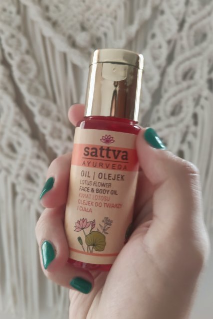 Sattva olejek lotosowy do twarzy i ciała
