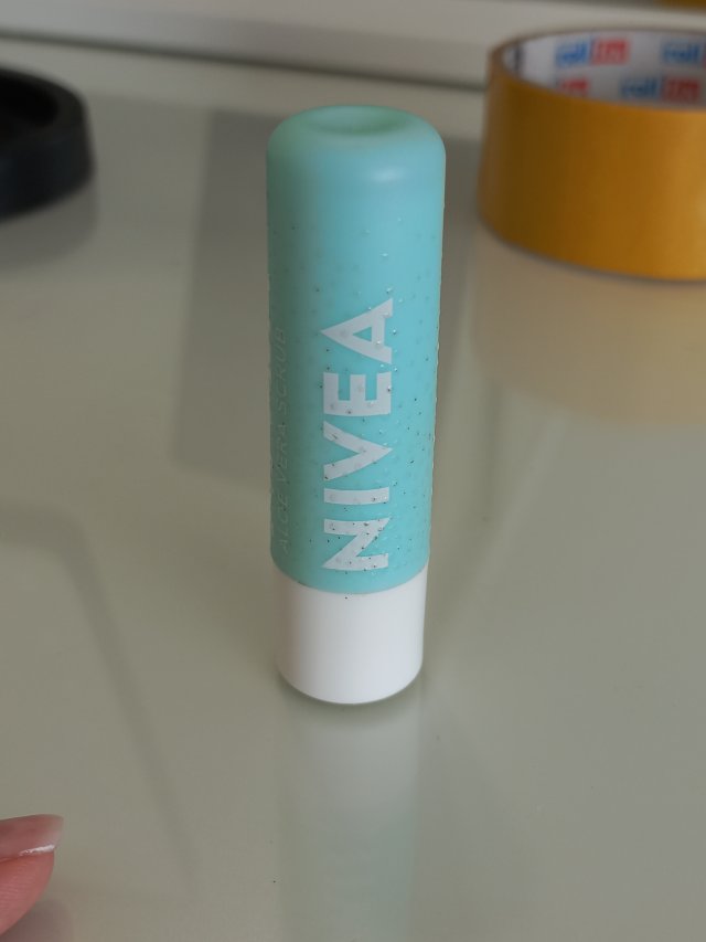 Nivea Caring Scrub, Peeling do ust, Aloes i wit. E