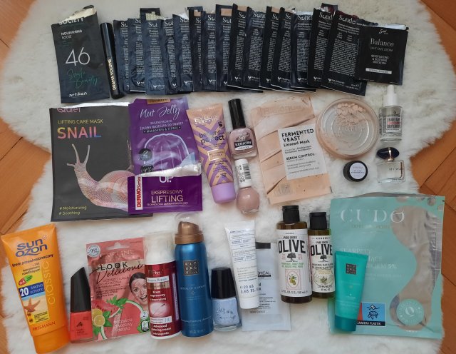 akcja denkowanie! grudzień - kosmetyki w świątecznych opakowaniach i świątecznych kolorach 🎄❄️⛄🎀🎁🎅