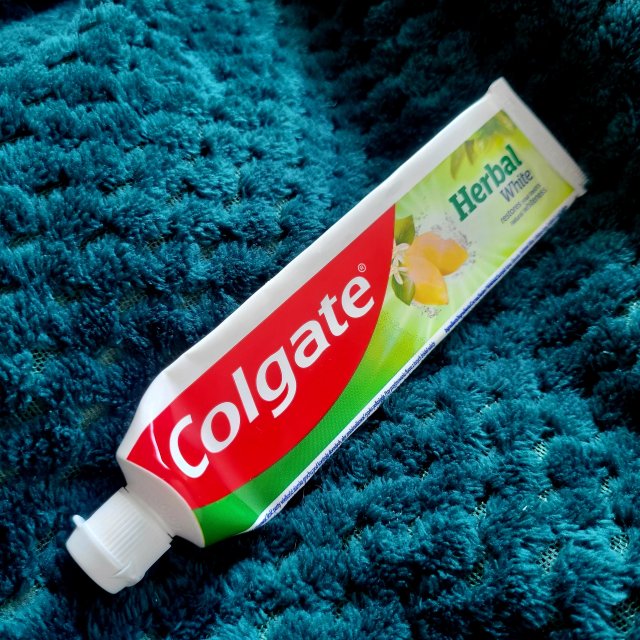 Colgate Pasta do zębów, Herbal White