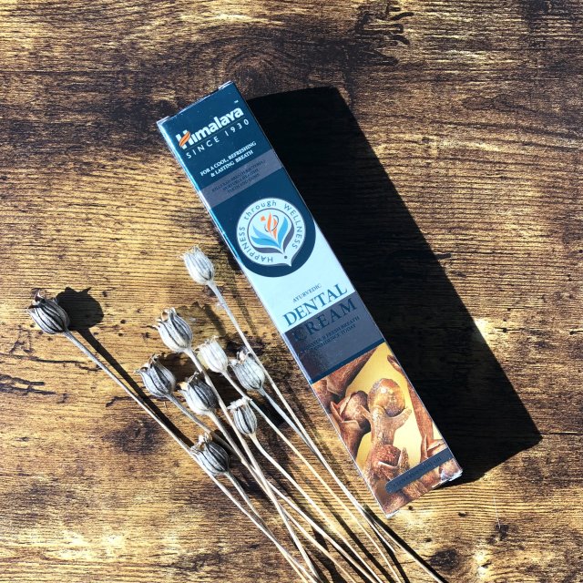 Himalaya Herbals Ajurwedyjska ziołowa pasta do zębów Dental Cream - Goździk