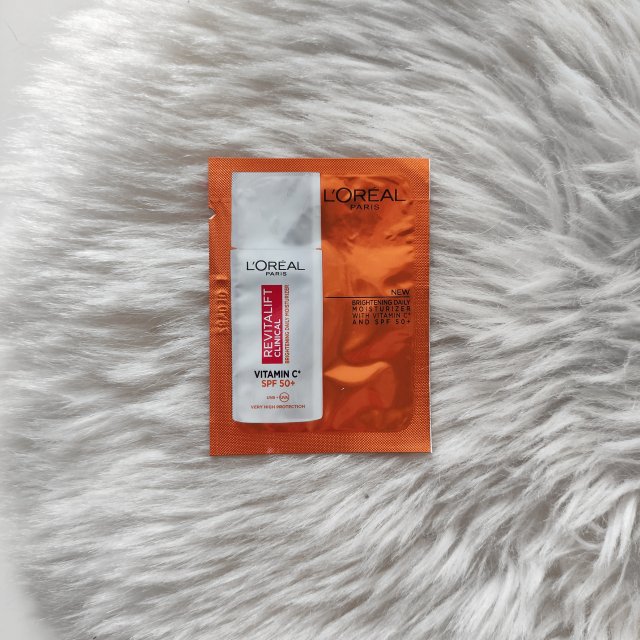 L'Oréal Revitalift Clinical, Krem do twarzy, Rozświetlajacy, Na dzień, Z witaminą C i SPF50