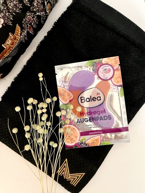 Płatki hydrożelowe z kwasem hialuronowym, ekstraktem z marakui i kofeiną Balea 