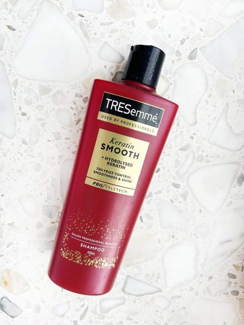 TRESemmé Szampon do włosów z Keratin smooth, smoothness & shine