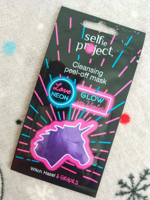 Selfie Project Love Neon, Maseczka do twarzy, Oczyszczająca, Peel-off, Glow in Violet, Witch Hazel & Grapes