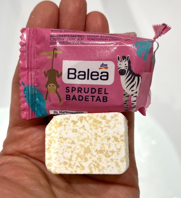 Balea Musująca tabletka do kąpieli, Granat