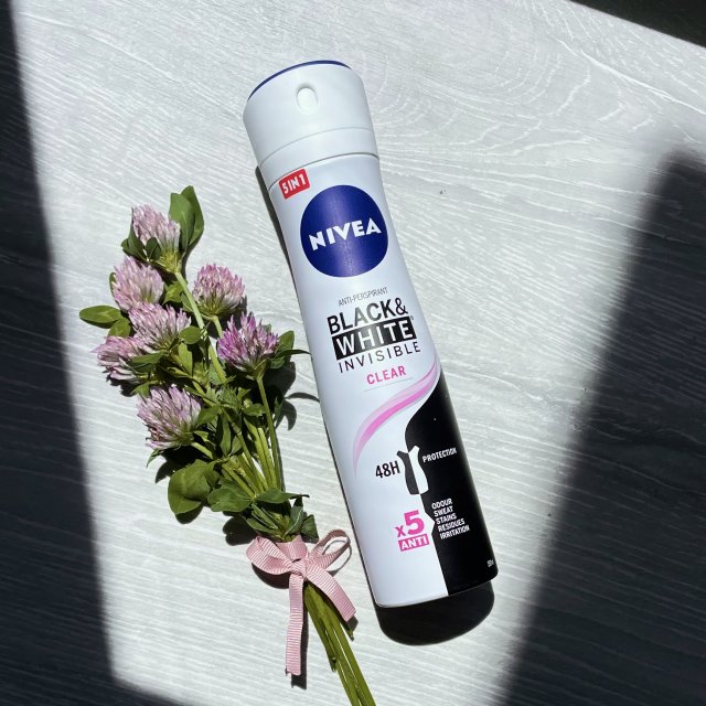 Nivea Antyperspirant w sprayu, Black & White, Invisible, Clear