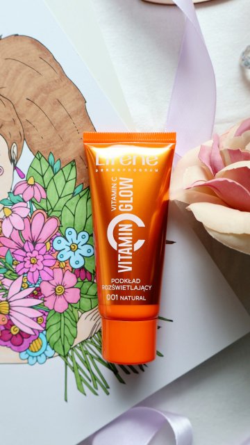 Lirene Dermoprogram, Vitamin C Glow, Podkład do twarzy, Rozświetlający, nr 001 Natural