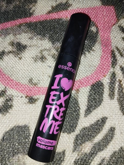 Essence I Love Extreme Volume Mascara, Tusz do rzęs, Black