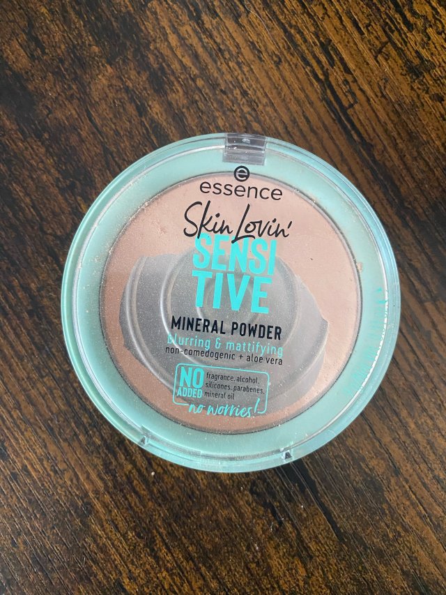 Essence Skin Lovin' Sensitive, Puder do twarzy, Mineralny, Matujący