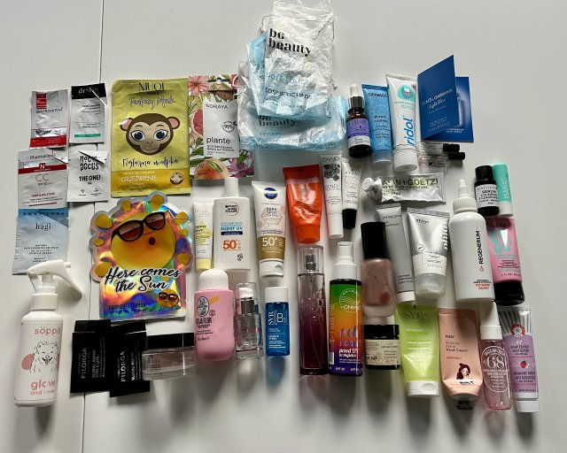 Denkowanie część druga :) Grudzień, kosmetyki w świątecznych opakowaniach lub w świątecznych kolorach: czerwonym, zielonym i złotym 