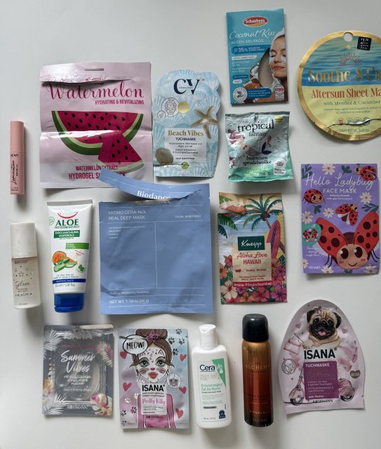 Denkowanie część druga :) Grudzień, kosmetyki w świątecznych opakowaniach lub w świątecznych kolorach: czerwonym, zielonym i złotym 