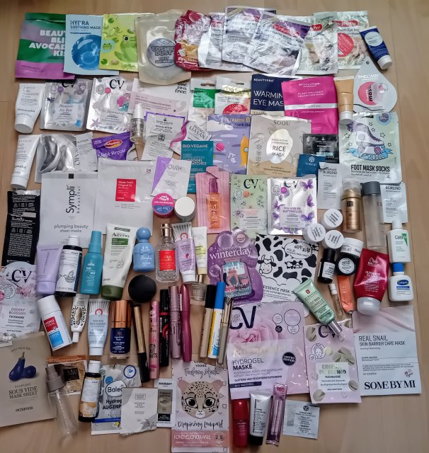 Denkowanie część druga :) Grudzień, kosmetyki w świątecznych opakowaniach lub w świątecznych kolorach: czerwonym, zielonym i złotym 