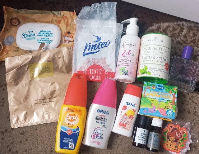 Denkowanie część druga :) Grudzień, kosmetyki w świątecznych opakowaniach lub w świątecznych kolorach: czerwonym, zielonym i złotym 