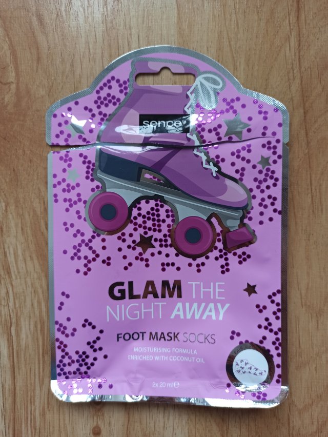 Denkowanie część druga :) Grudzień, kosmetyki w świątecznych opakowaniach lub w świątecznych kolorach: czerwonym, zielonym i złotym 