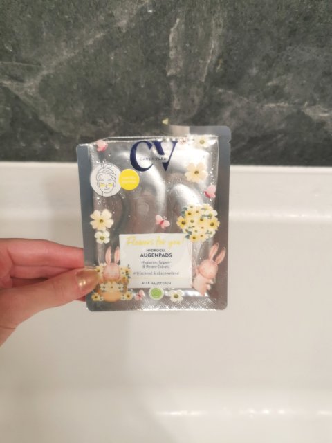 Denkowanie część druga :) Grudzień, kosmetyki w świątecznych opakowaniach lub w świątecznych kolorach: czerwonym, zielonym i złotym 