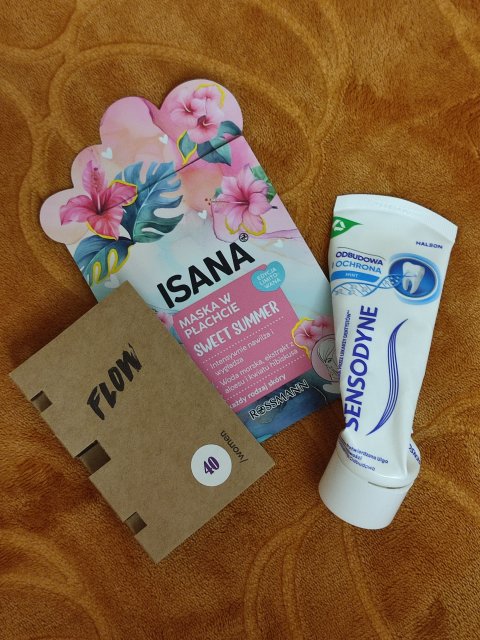 Denkowanie część druga :) Grudzień, kosmetyki w świątecznych opakowaniach lub w świątecznych kolorach: czerwonym, zielonym i złotym 