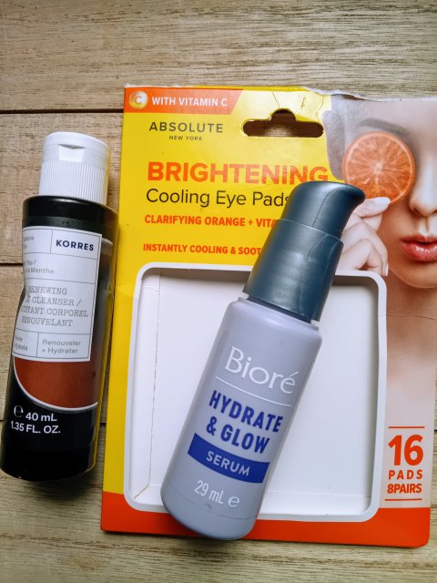 Denkowanie część druga :) Grudzień, kosmetyki w świątecznych opakowaniach lub w świątecznych kolorach: czerwonym, zielonym i złotym 