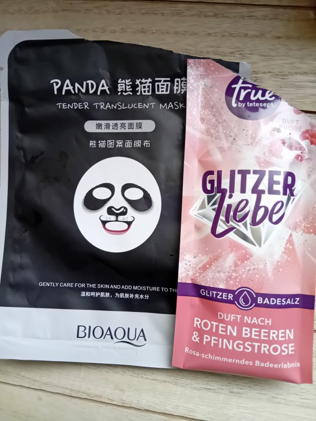 Denkowanie część druga :) Grudzień, kosmetyki w świątecznych opakowaniach lub w świątecznych kolorach: czerwonym, zielonym i złotym 