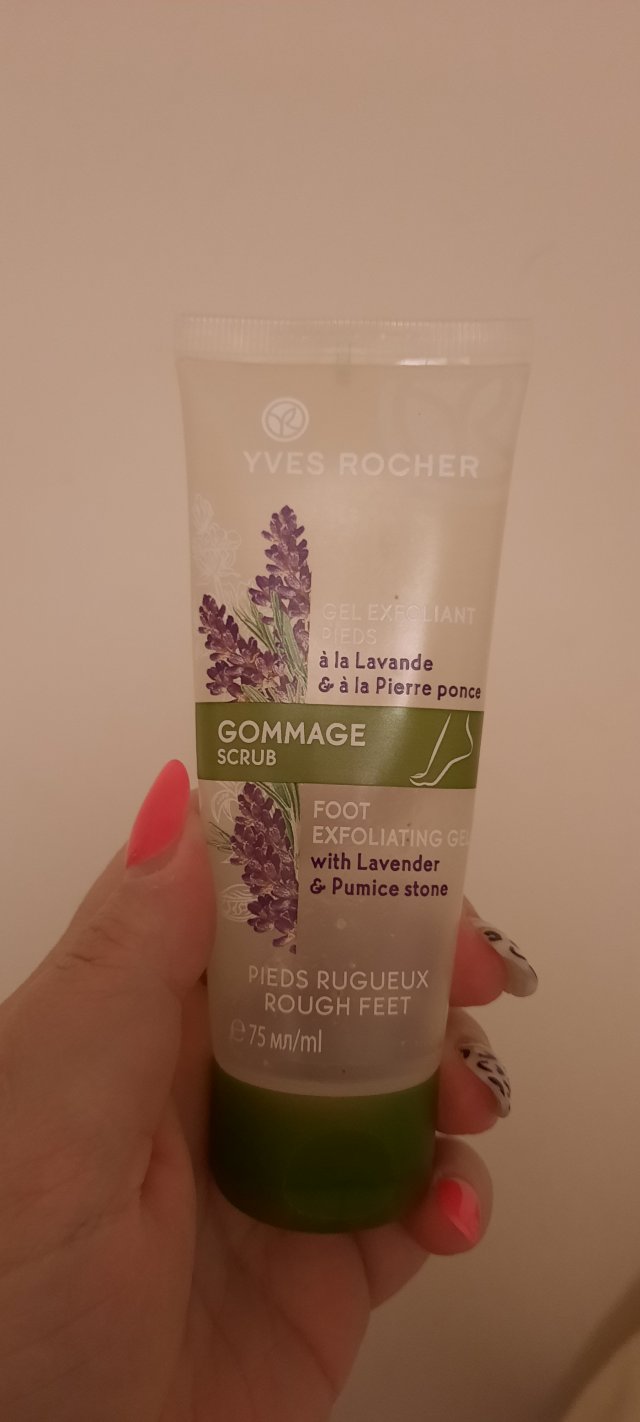 Denkowanie część druga :) Grudzień, kosmetyki w świątecznych opakowaniach lub w świątecznych kolorach: czerwonym, zielonym i złotym 