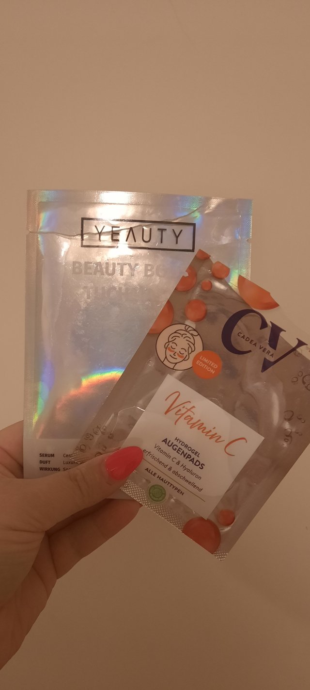 Denkowanie część druga :) Grudzień, kosmetyki w świątecznych opakowaniach lub w świątecznych kolorach: czerwonym, zielonym i złotym 