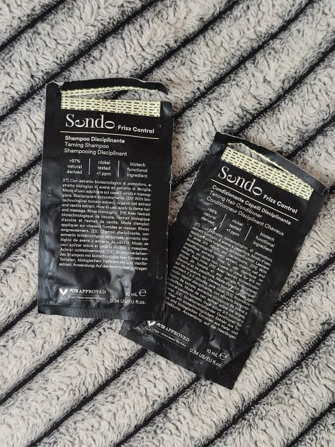 Denkowanie część druga :) Grudzień, kosmetyki w świątecznych opakowaniach lub w świątecznych kolorach: czerwonym, zielonym i złotym 