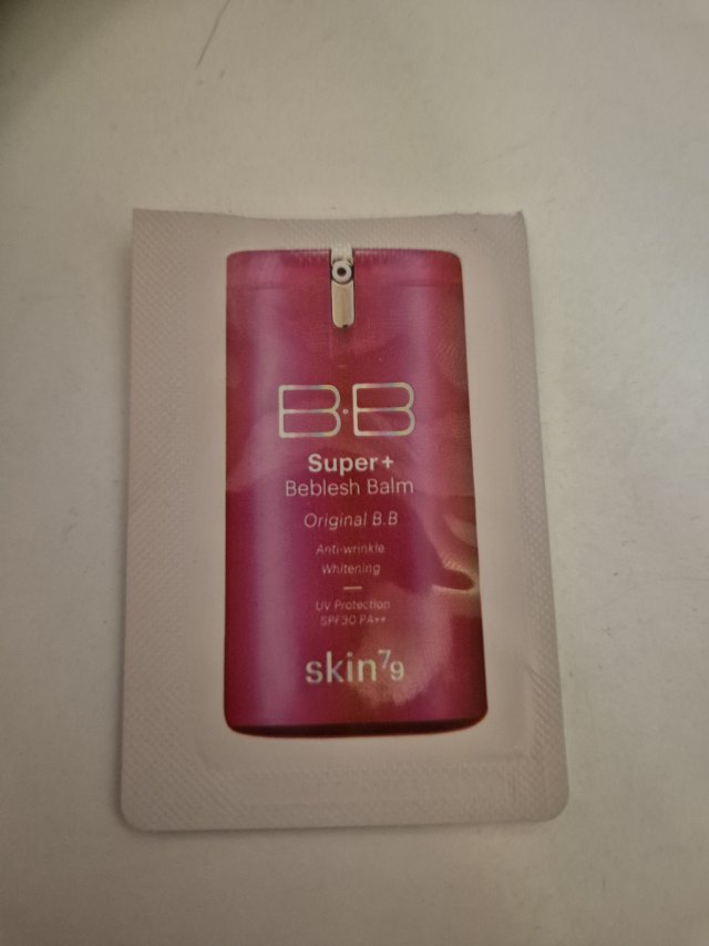 Denkowanie część druga :) Grudzień, kosmetyki w świątecznych opakowaniach lub w świątecznych kolorach: czerwonym, zielonym i złotym 