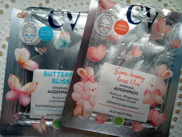 Denkowanie część druga :) Grudzień, kosmetyki w świątecznych opakowaniach lub w świątecznych kolorach: czerwonym, zielonym i złotym 