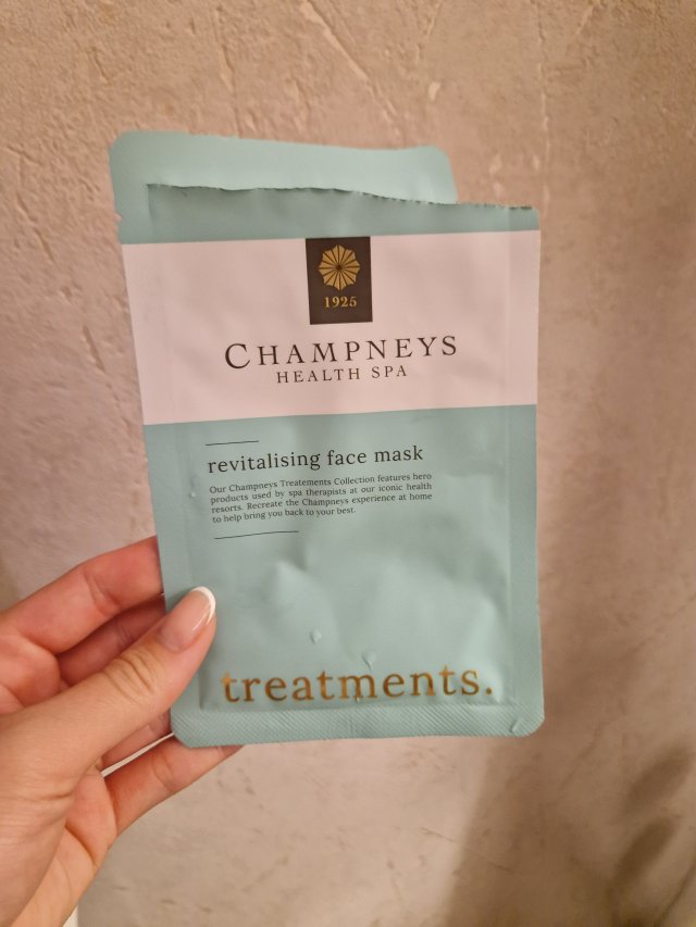 Denkowanie część druga :) Grudzień, kosmetyki w świątecznych opakowaniach lub w świątecznych kolorach: czerwonym, zielonym i złotym 