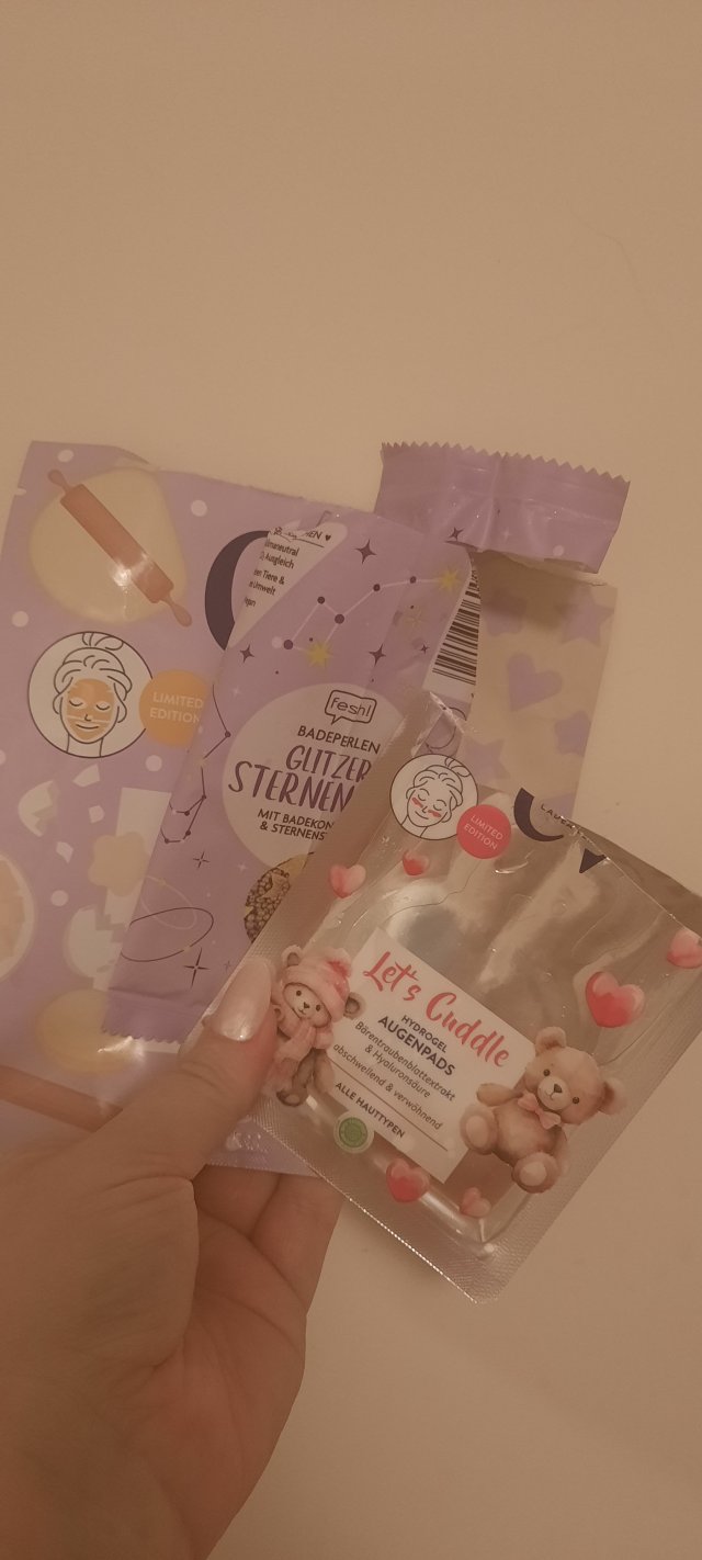 Denkowanie część druga :) Grudzień, kosmetyki w świątecznych opakowaniach lub w świątecznych kolorach: czerwonym, zielonym i złotym 