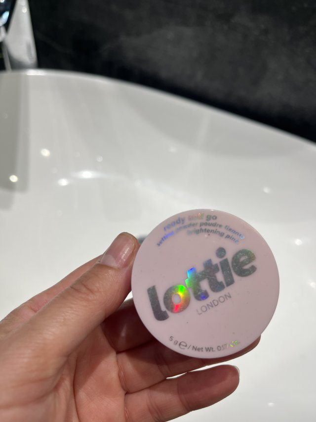 Denkowanie część druga :) Grudzień, kosmetyki w świątecznych opakowaniach lub w świątecznych kolorach: czerwonym, zielonym i złotym 