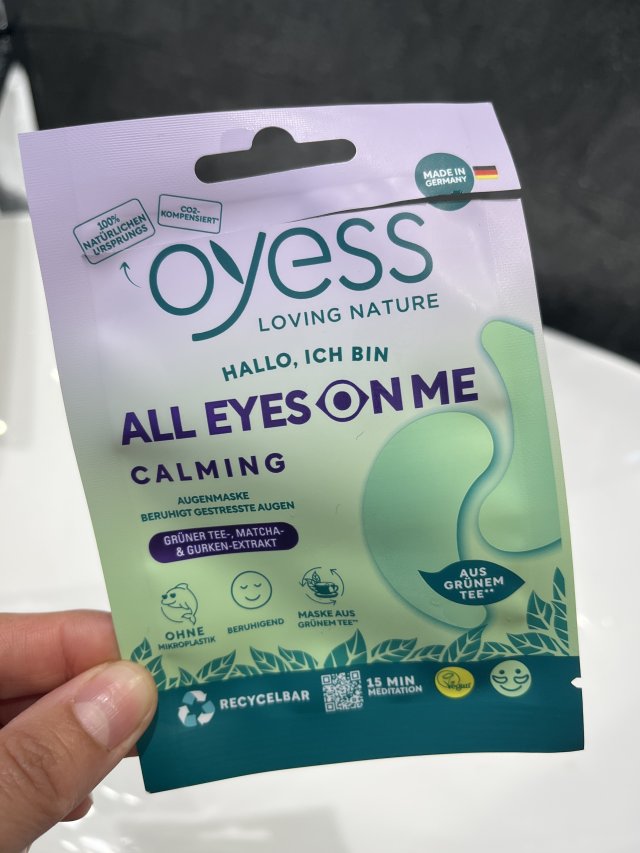 Denkowanie część druga :) Grudzień, kosmetyki w świątecznych opakowaniach lub w świątecznych kolorach: czerwonym, zielonym i złotym 