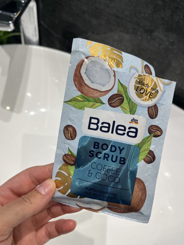 Denkowanie część druga :) Grudzień, kosmetyki w świątecznych opakowaniach lub w świątecznych kolorach: czerwonym, zielonym i złotym 