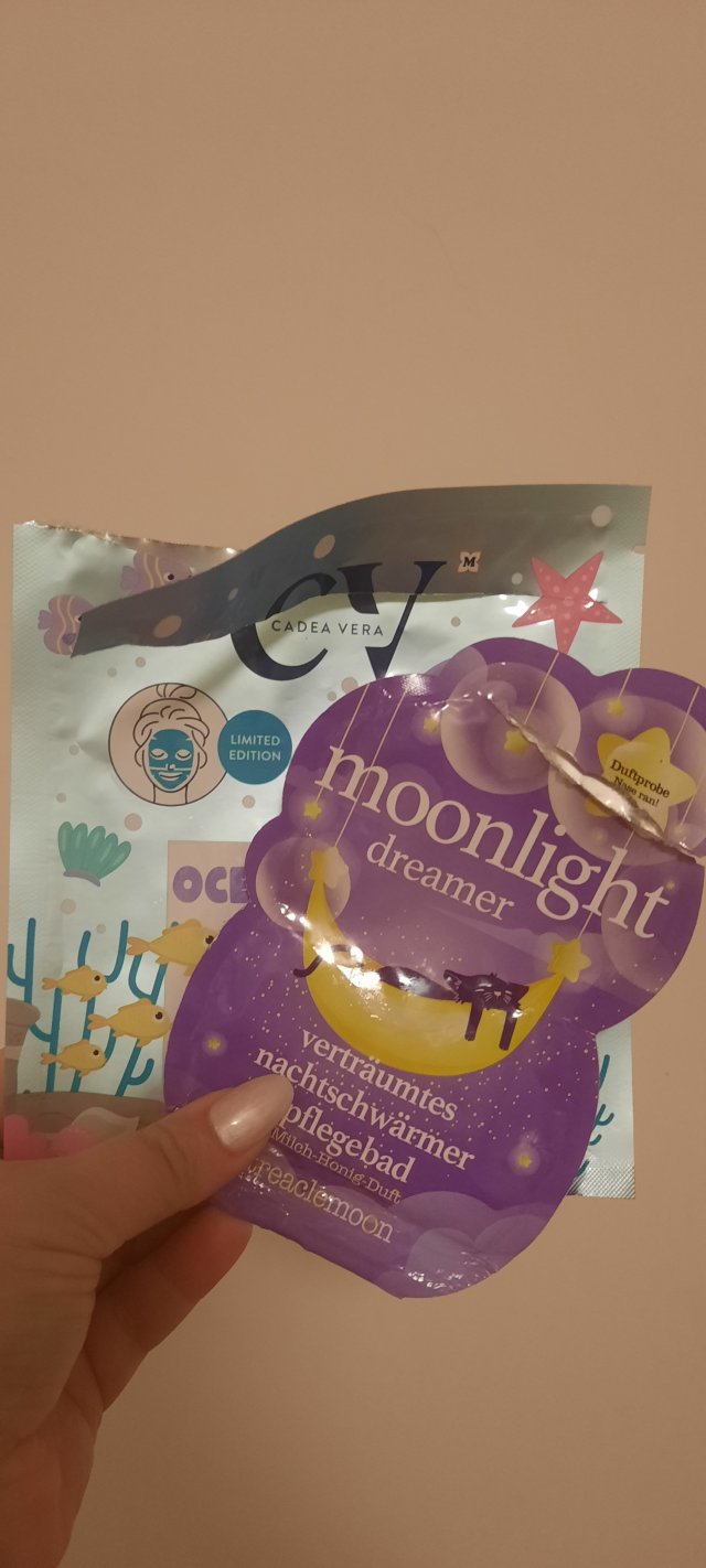 Denkowanie część druga :) Grudzień, kosmetyki w świątecznych opakowaniach lub w świątecznych kolorach: czerwonym, zielonym i złotym 