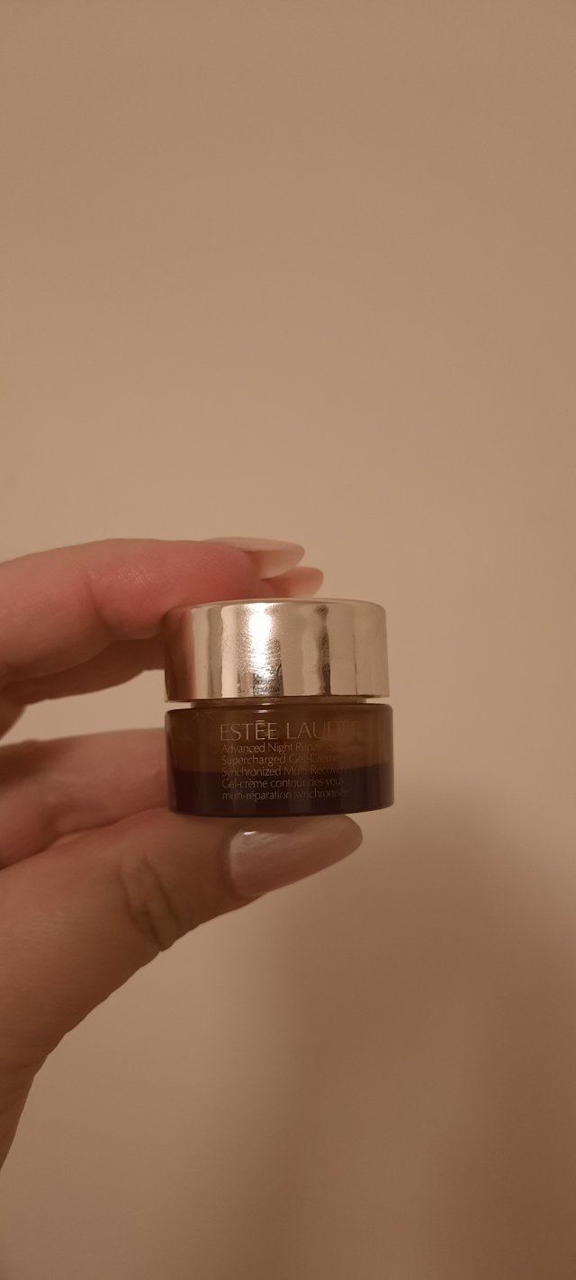 Denkowanie część druga :) Grudzień, kosmetyki w świątecznych opakowaniach lub w świątecznych kolorach: czerwonym, zielonym i złotym 