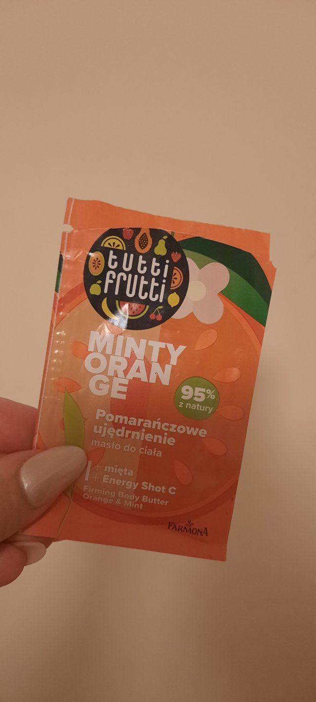 Denkowanie część druga :) Grudzień, kosmetyki w świątecznych opakowaniach lub w świątecznych kolorach: czerwonym, zielonym i złotym 