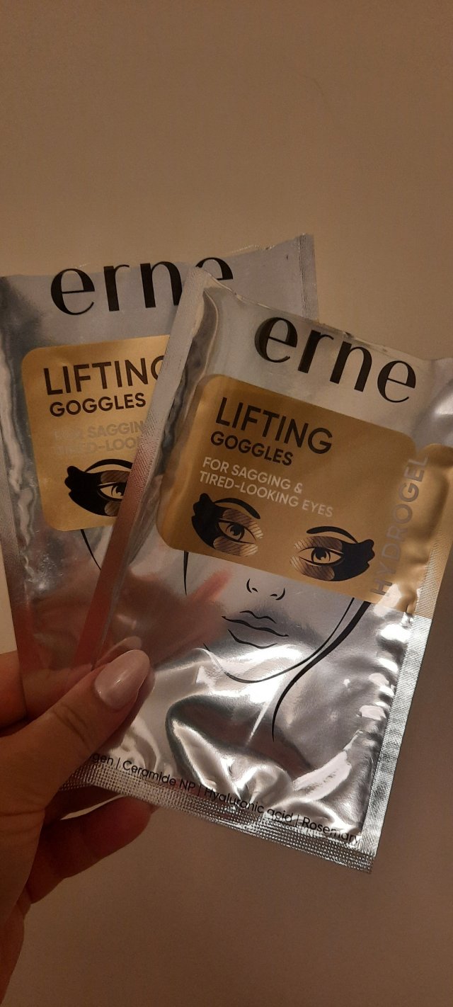 Denkowanie część druga :) Grudzień, kosmetyki w świątecznych opakowaniach lub w świątecznych kolorach: czerwonym, zielonym i złotym 