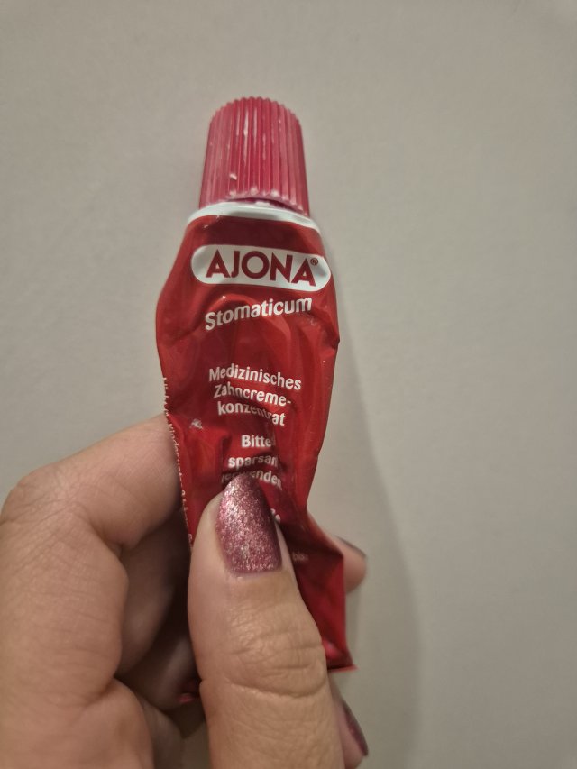 Denkowanie część druga :) Grudzień, kosmetyki w świątecznych opakowaniach lub w świątecznych kolorach: czerwonym, zielonym i złotym 