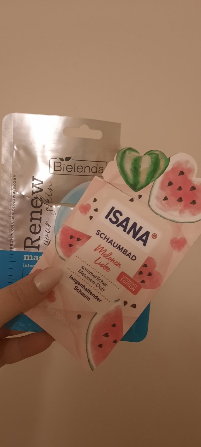 Denkowanie część druga :) Grudzień, kosmetyki w świątecznych opakowaniach lub w świątecznych kolorach: czerwonym, zielonym i złotym 