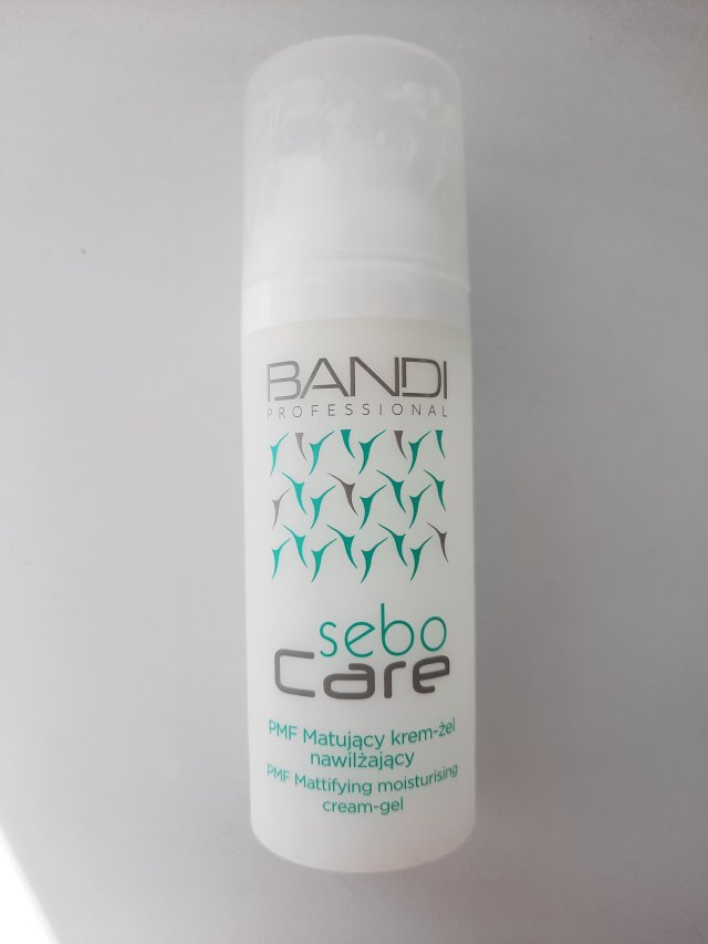 Denkowanie część druga :) Grudzień, kosmetyki w świątecznych opakowaniach lub w świątecznych kolorach: czerwonym, zielonym i złotym 