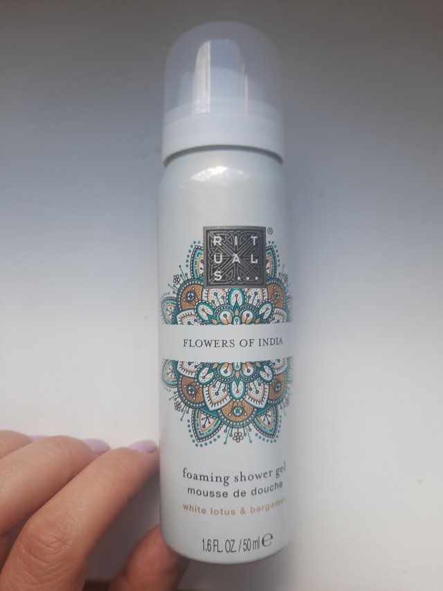 Denkowanie część druga :) Grudzień, kosmetyki w świątecznych opakowaniach lub w świątecznych kolorach: czerwonym, zielonym i złotym 