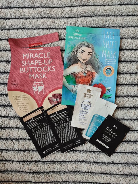 Denkowanie część druga :) Grudzień, kosmetyki w świątecznych opakowaniach lub w świątecznych kolorach: czerwonym, zielonym i złotym 