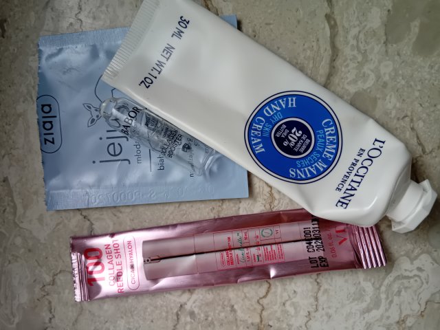 Denkowanie część druga :) Grudzień, kosmetyki w świątecznych opakowaniach lub w świątecznych kolorach: czerwonym, zielonym i złotym 