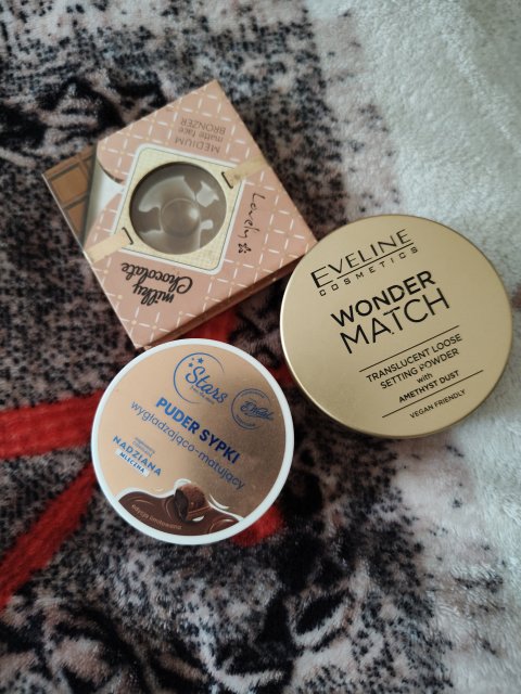 Denkowanie część druga :) Grudzień, kosmetyki w świątecznych opakowaniach lub w świątecznych kolorach: czerwonym, zielonym i złotym 