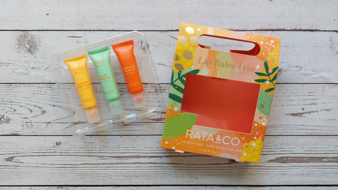 Paznokcie hybrydowe indigo