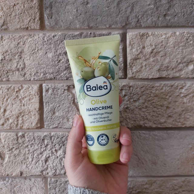 Paznokcie hybrydowe indigo